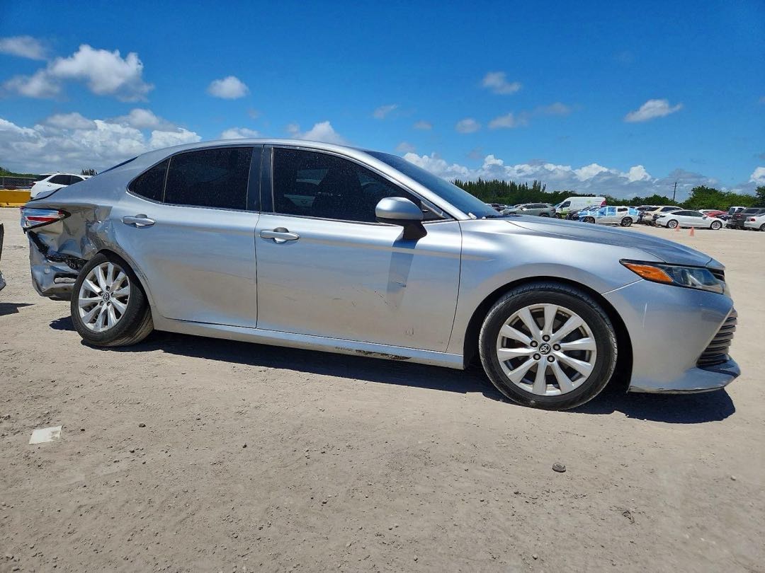 Car Image 2018 TOYOTA CAMRY LE