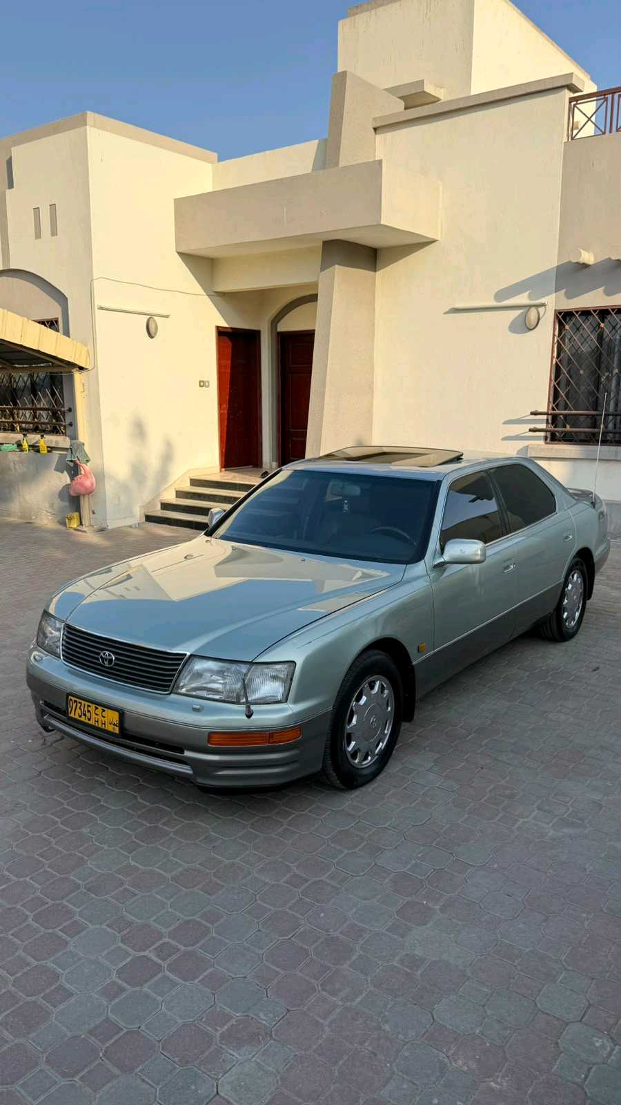 Car Image 1997 LEXUS LS 400