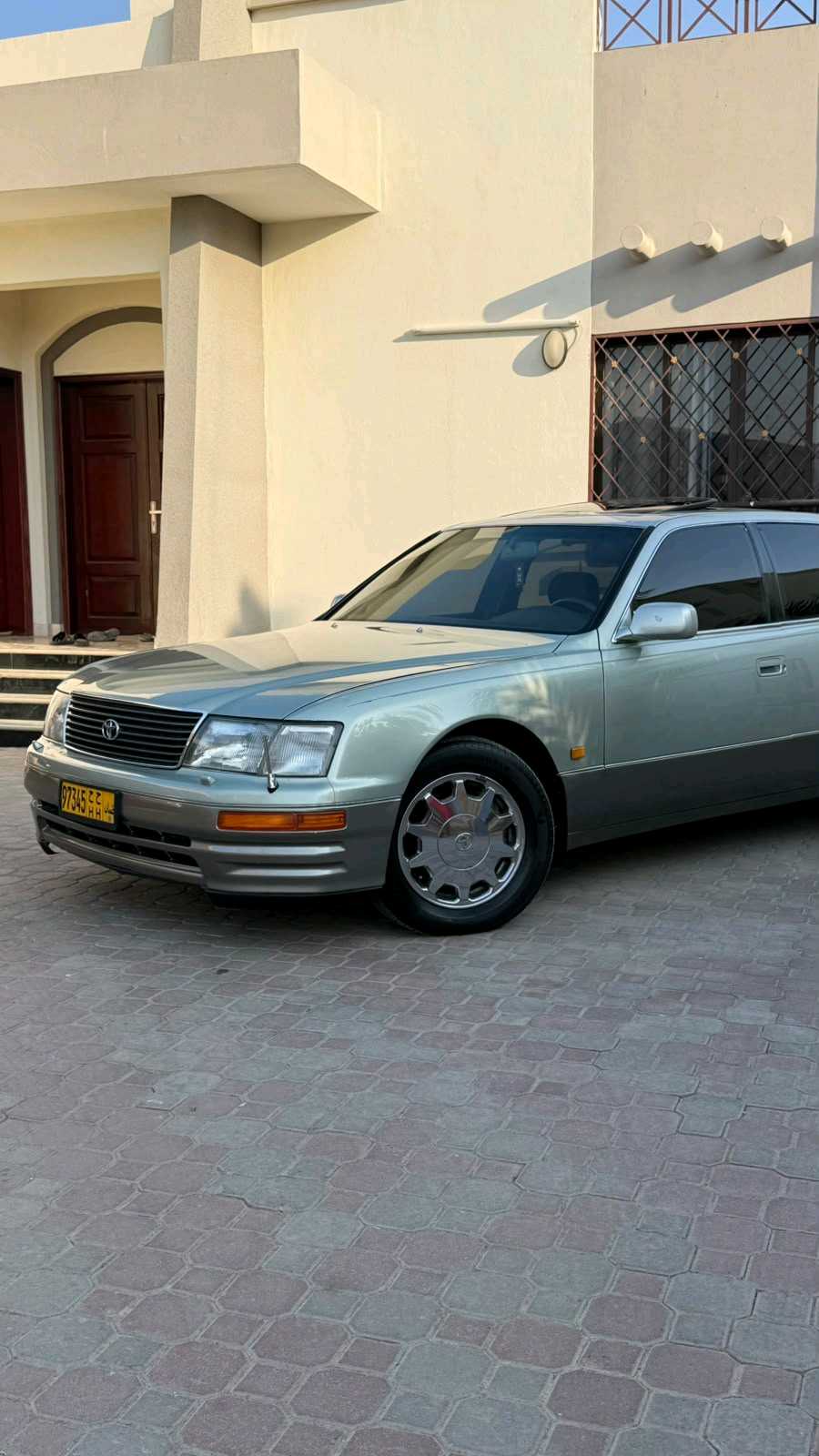 Car Image 1997 LEXUS LS 400