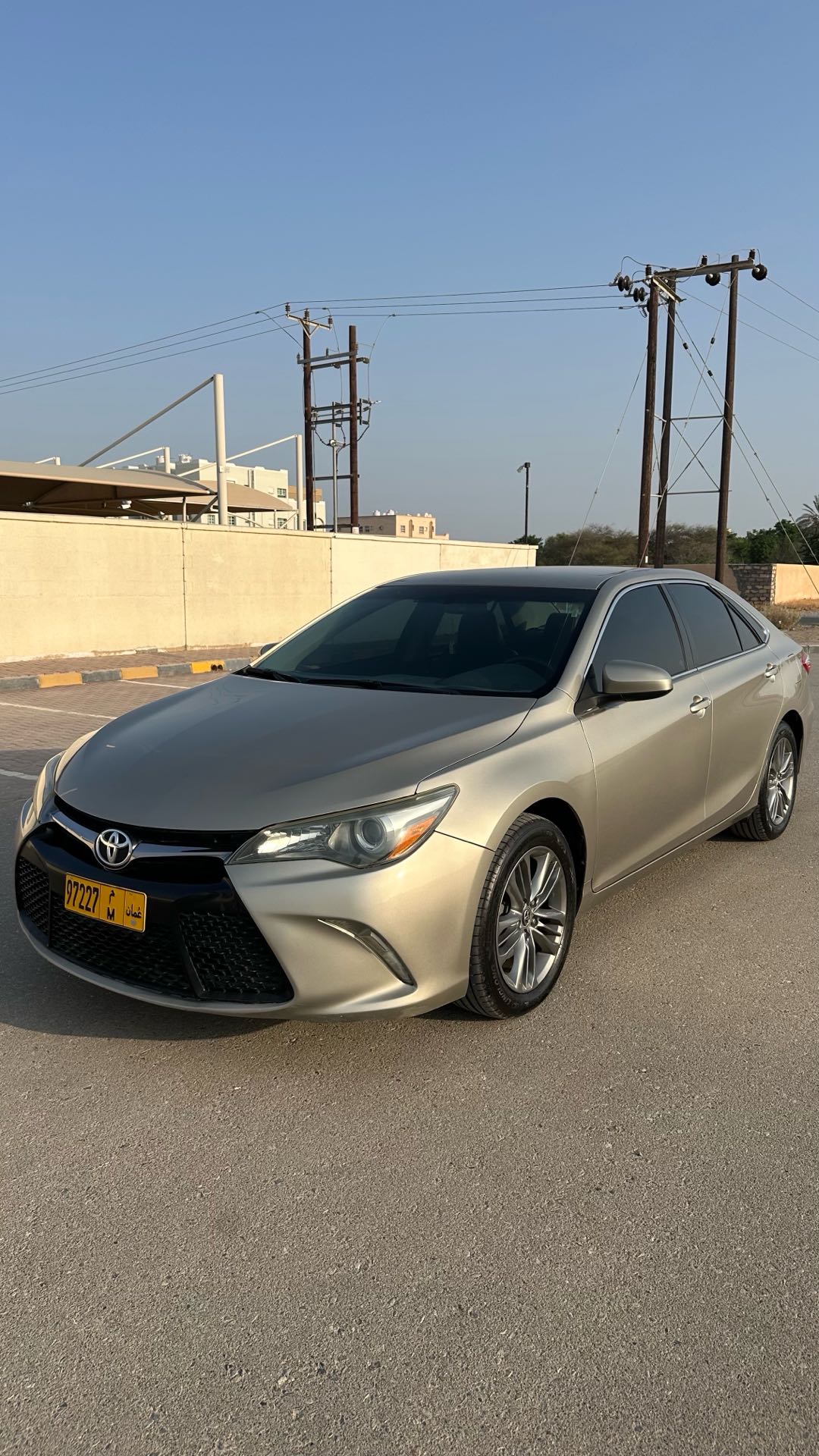 Car Image 2015 TOYOTA CAMRY SE
