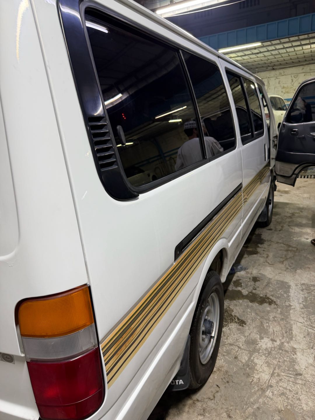 TOYOTA Hiace Commuter 1996
