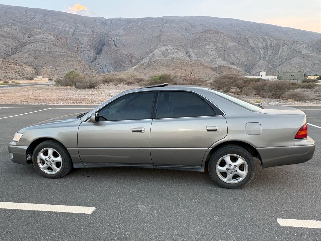 Car Image 1998 LEXUS ES 300