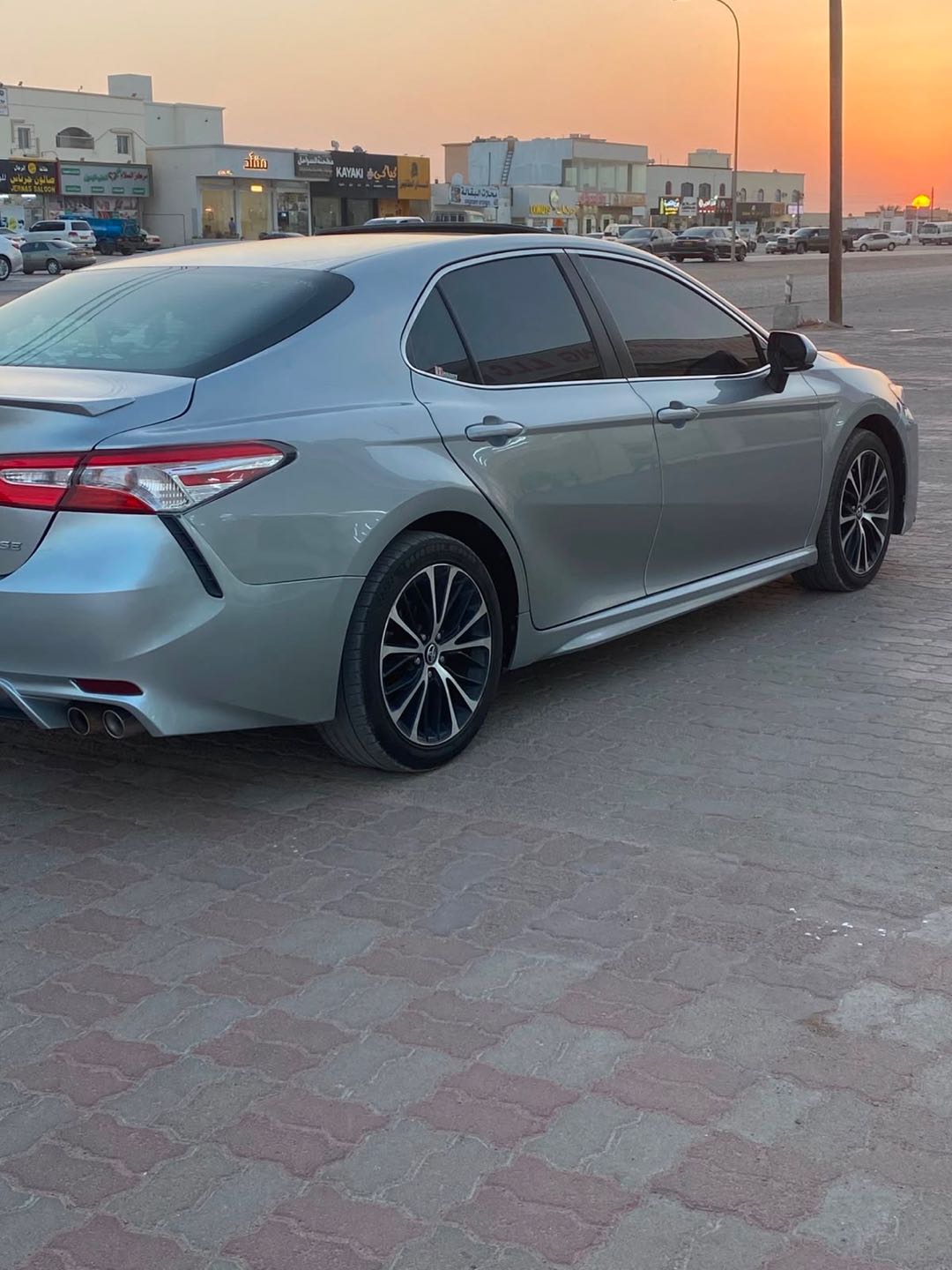 Car Image 2018 TOYOTA CAMRY SE
