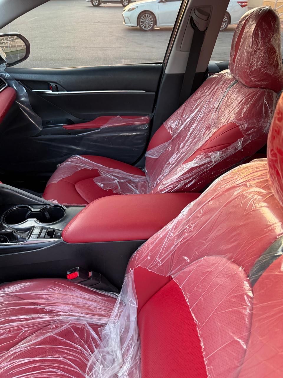 Car Image 2018 TOYOTA CAMRY E