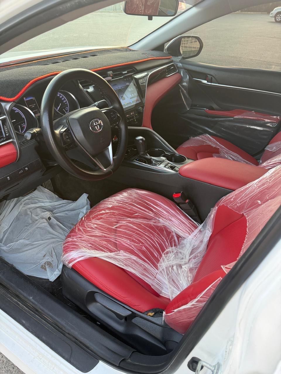 Car Image 2018 TOYOTA CAMRY E