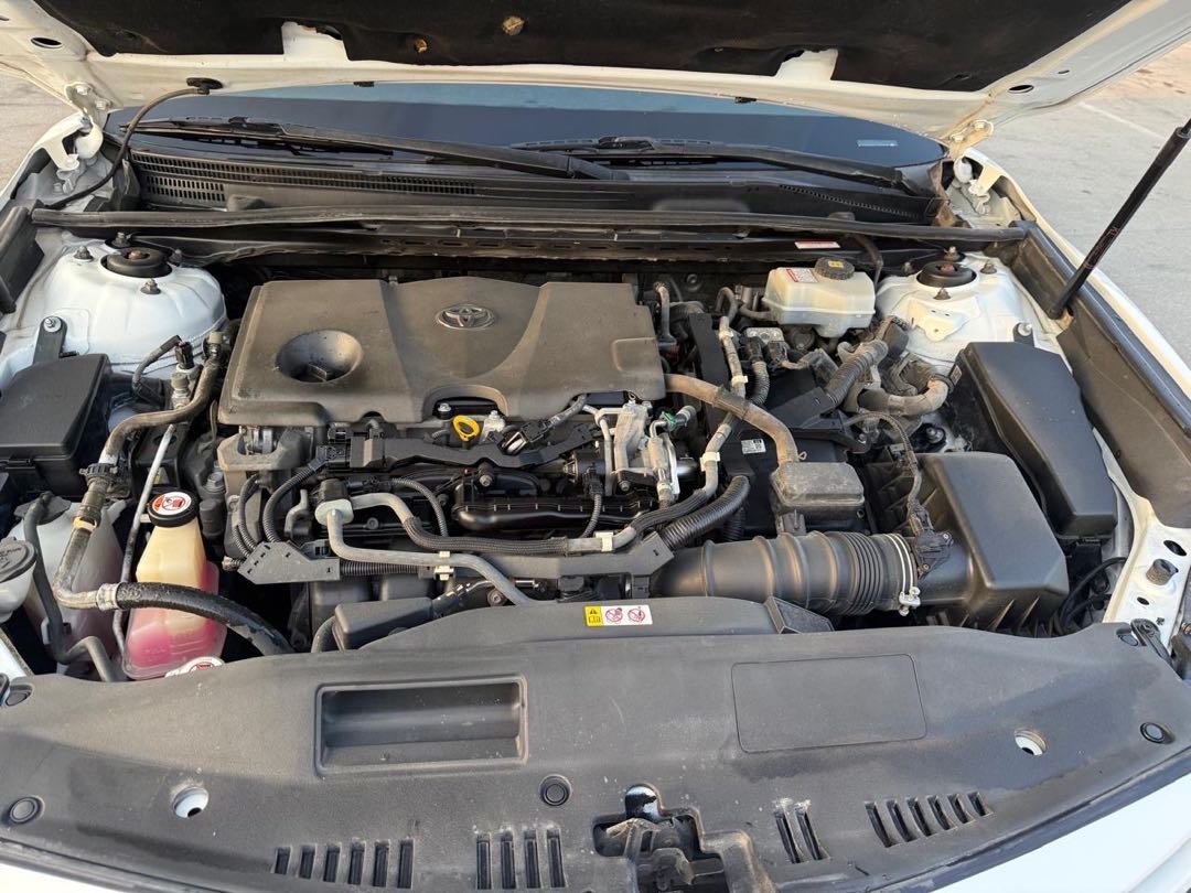Car Image 2018 TOYOTA CAMRY E