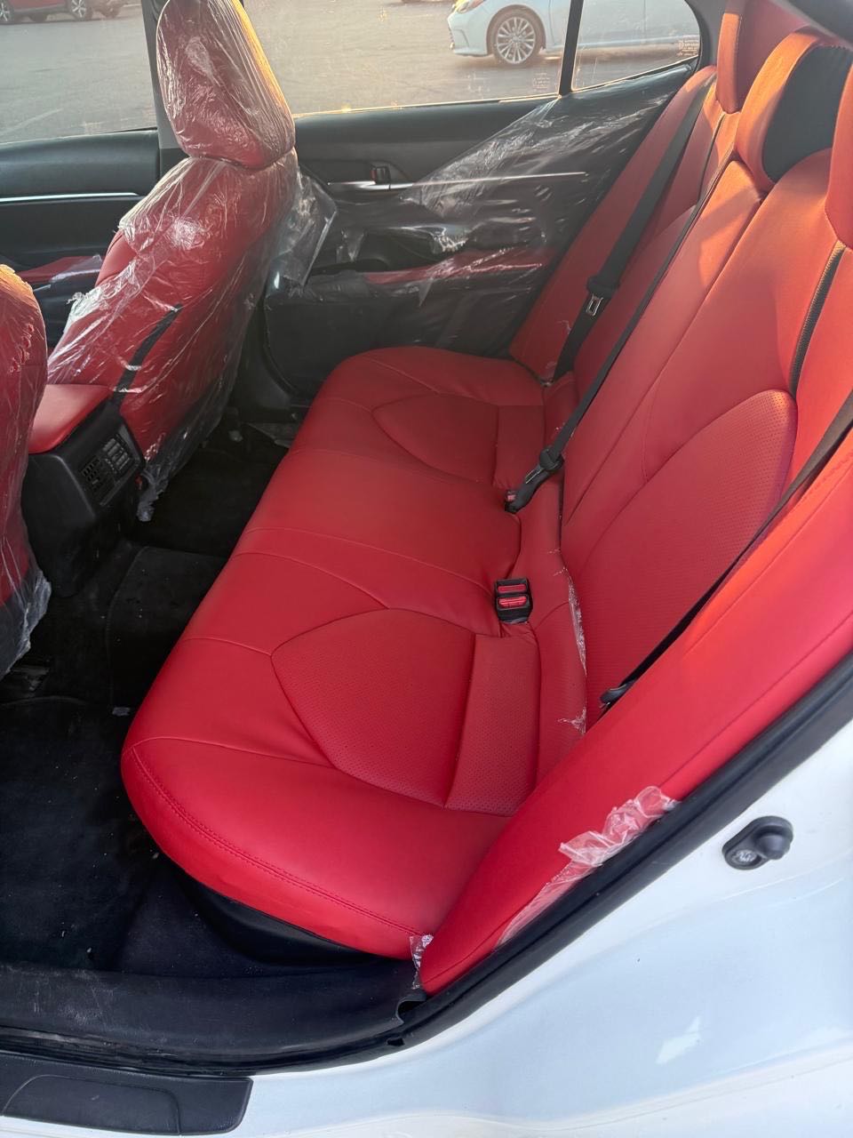 Car Image 2018 TOYOTA CAMRY E