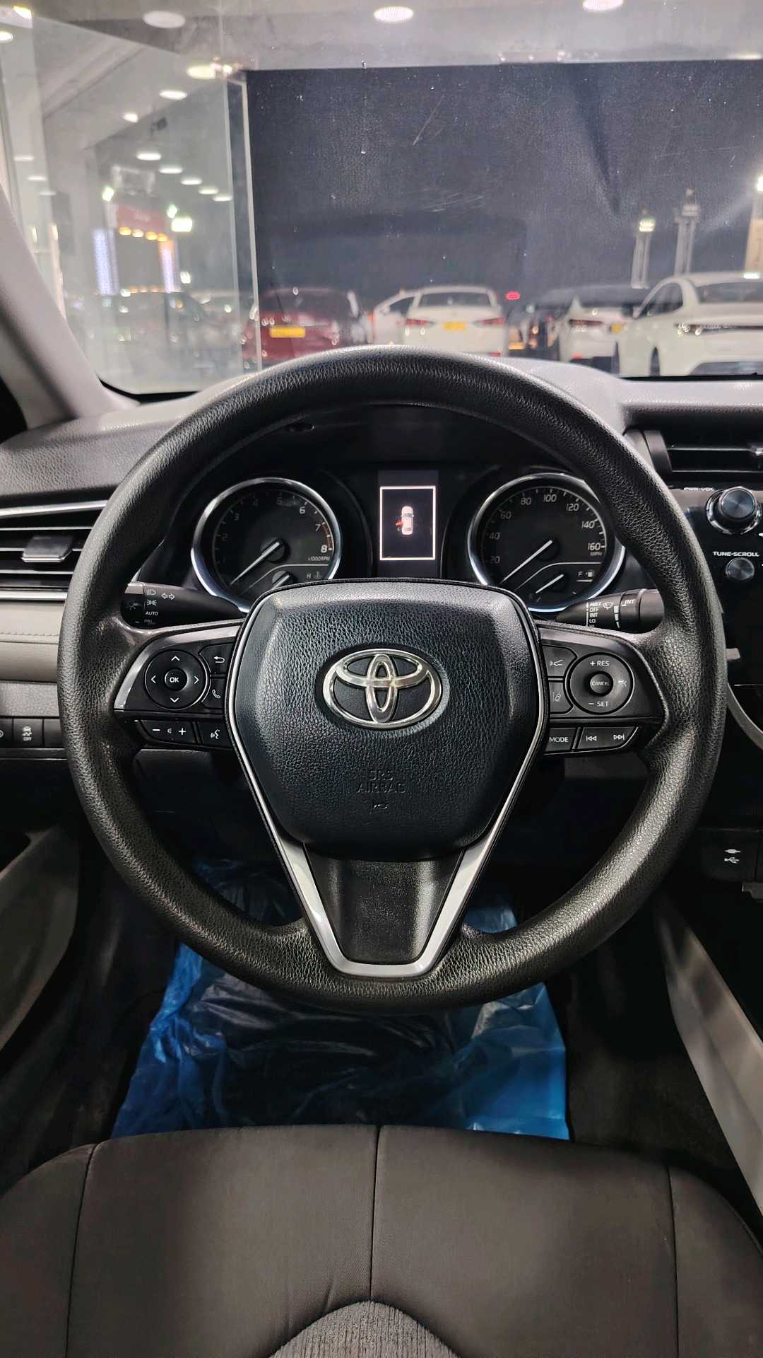 Car Image 2018 TOYOTA CAMRY LE