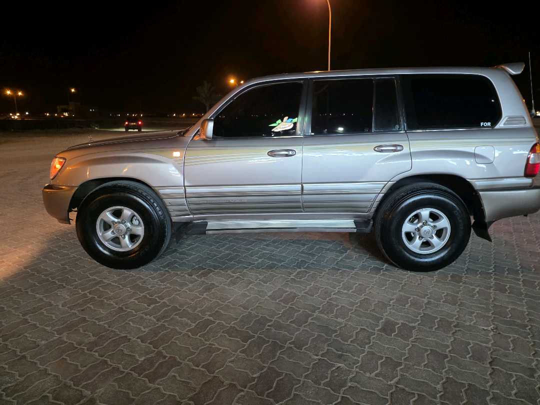 Car Image 1999 TOYOTA LAND CRUISER VX.R