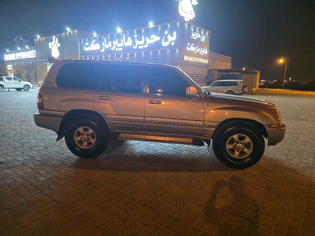 Car Image 1999 TOYOTA LAND CRUISER VX.R