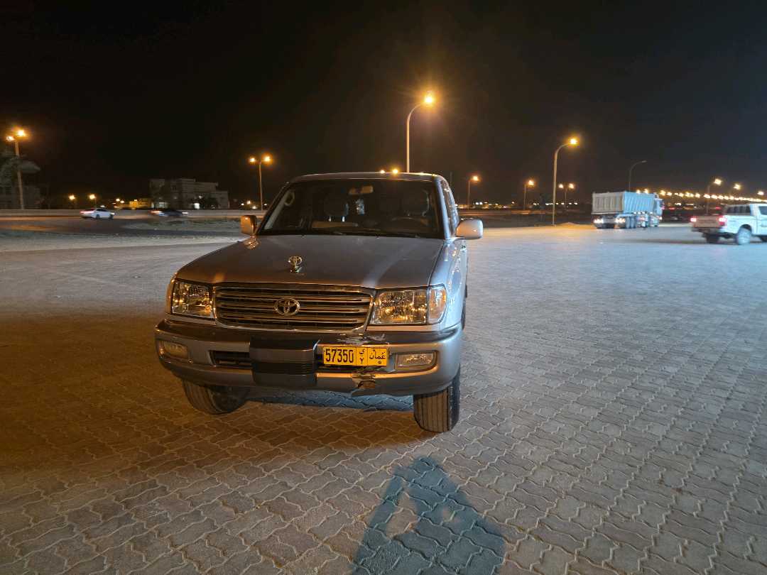 Car Image 1999 TOYOTA LAND CRUISER VX.R