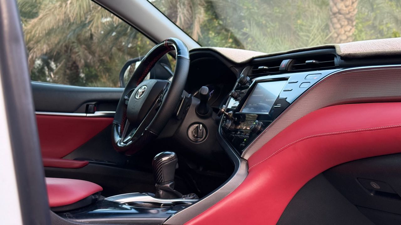 Car Image 2018 TOYOTA CAMRY SE