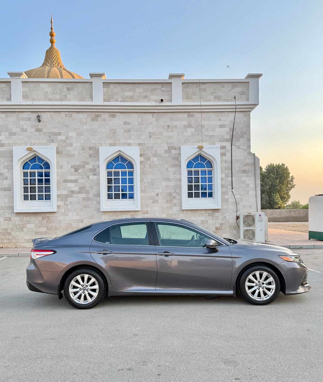 Car Image 2018 TOYOTA CAMRY LE