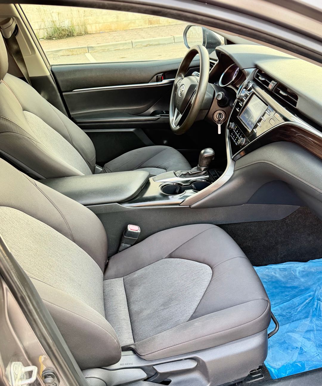 Car Image 2018 TOYOTA CAMRY LE