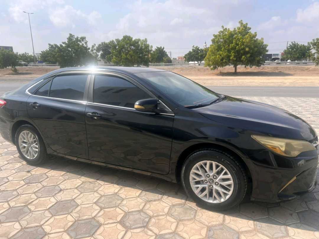 Car Image 2016 TOYOTA CAMRY LE
