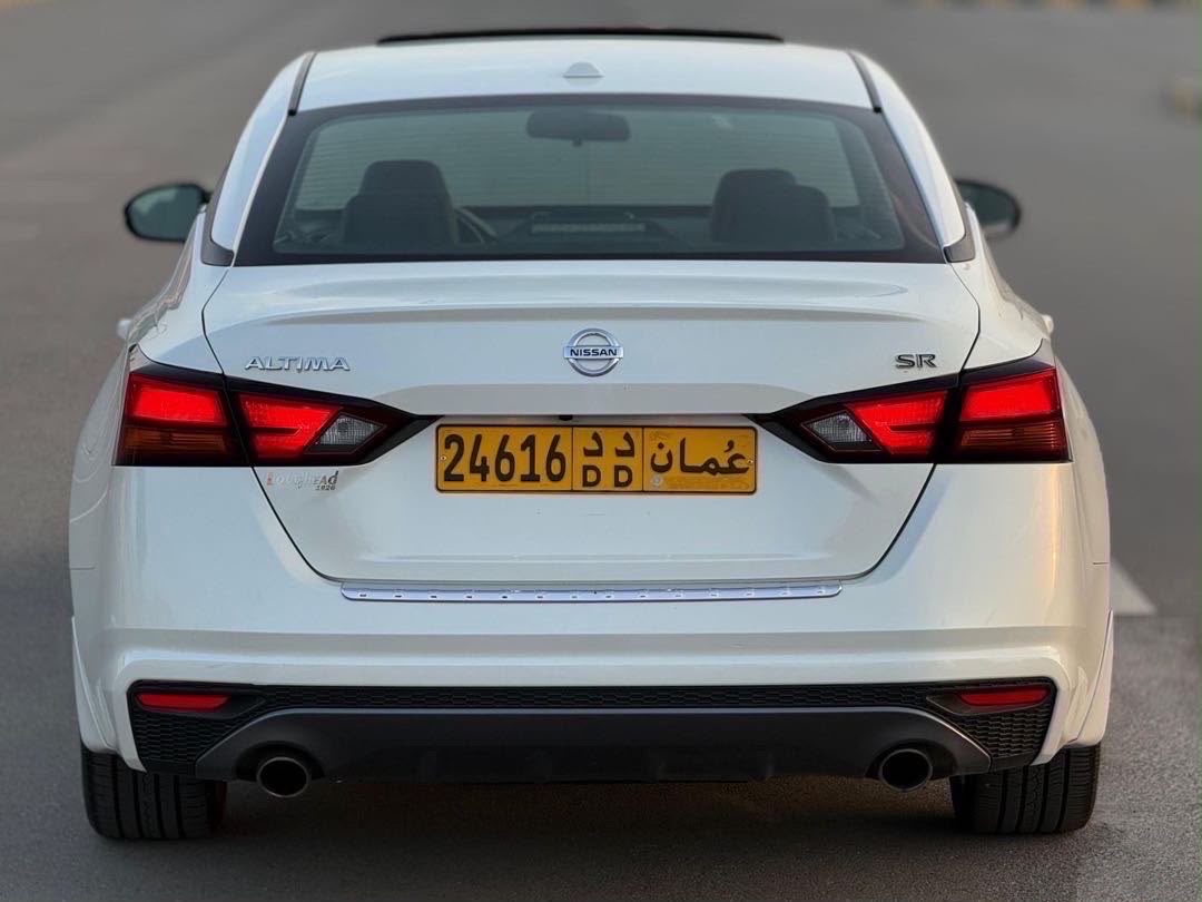 Car Image 2019 NISSAN ALTIMA SR