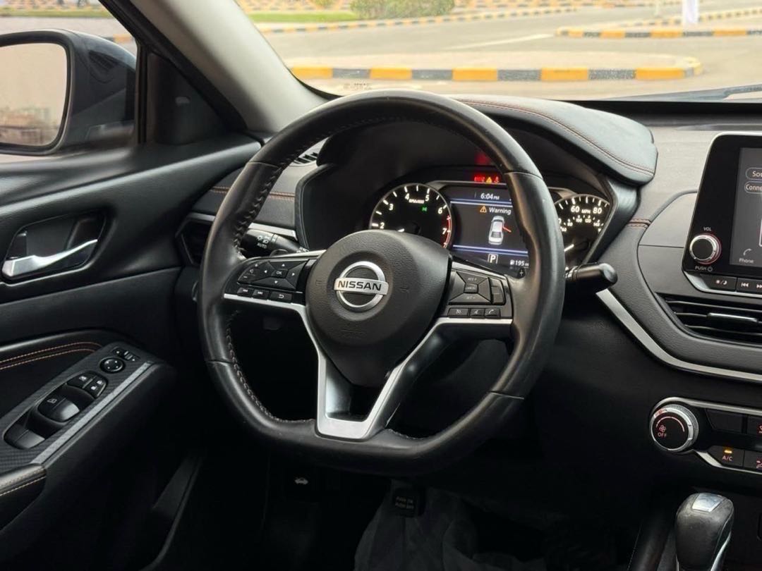 Car Image 2020 NISSAN ALTIMA SR