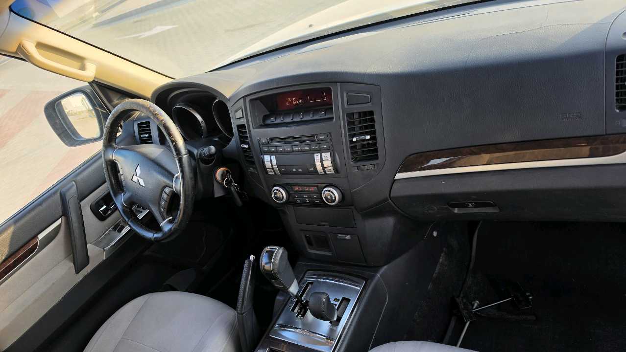 Car Image 2013 MITSUBISHI PAJERO GLS