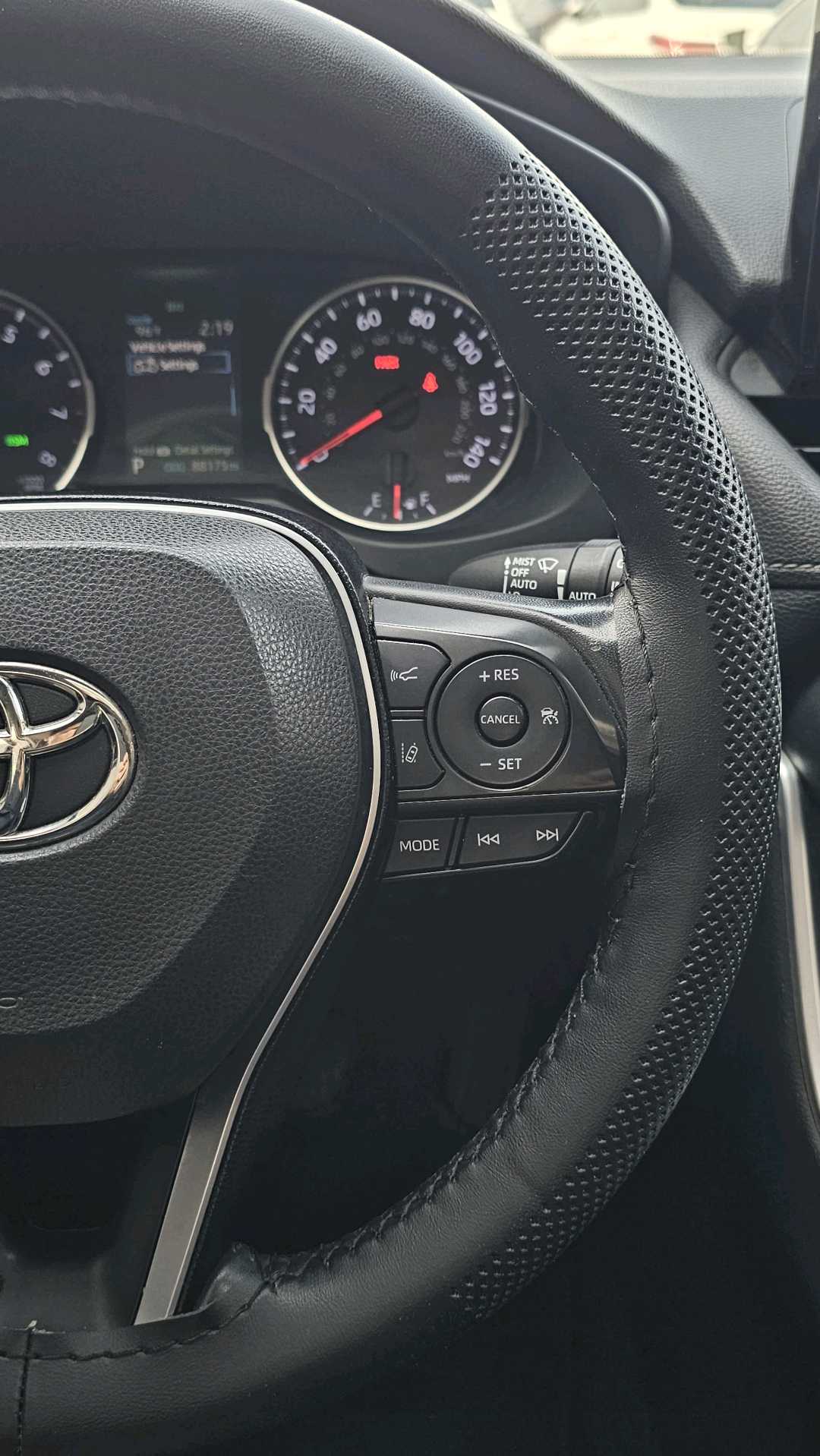 Car Image 2019 TOYOTA RAV4 XLE