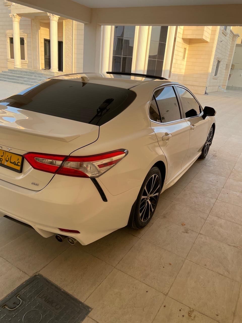 Car Image 2018 TOYOTA CAMRY SE