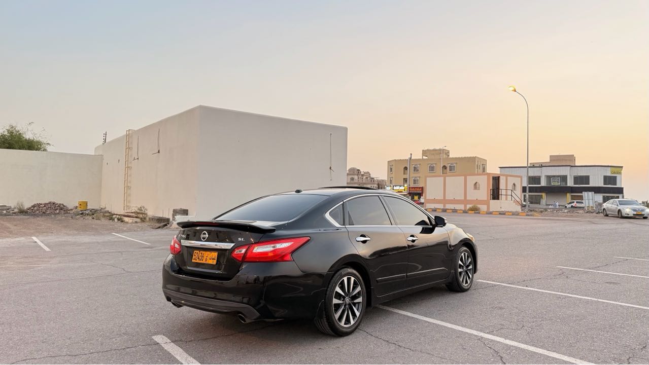 Car Image 2016 NISSAN ALTIMA SL
