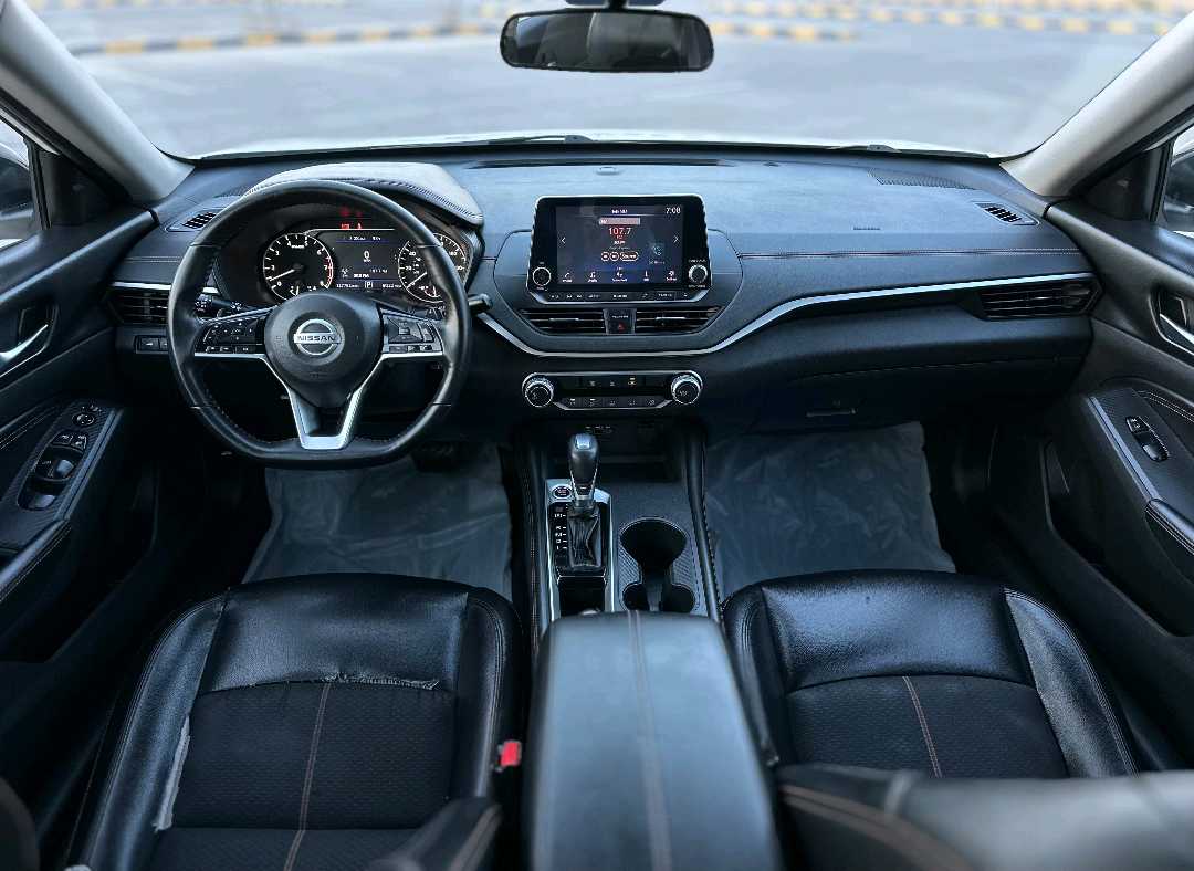 Car Image 2020 NISSAN ALTIMA SR