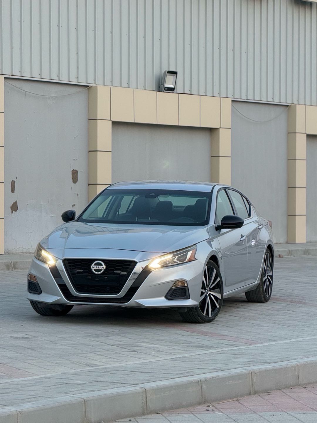 Car Image 2020 NISSAN ALTIMA SR