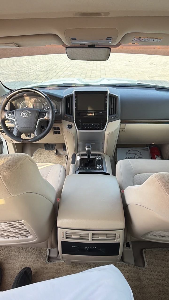 Car Image 2019 TOYOTA LAND CRUISER GX.R