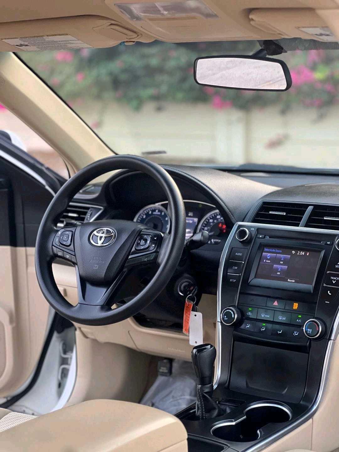 Car Image 2017 TOYOTA CAMRY LE