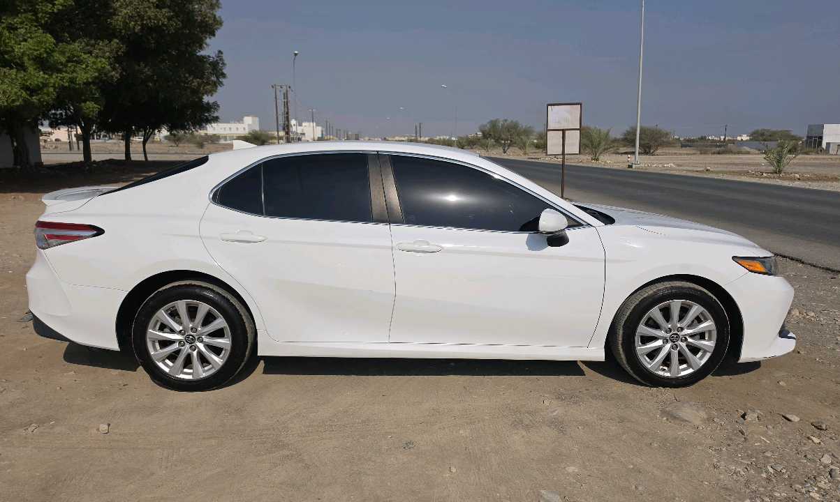 Car Image 2019 TOYOTA CAMRY LE