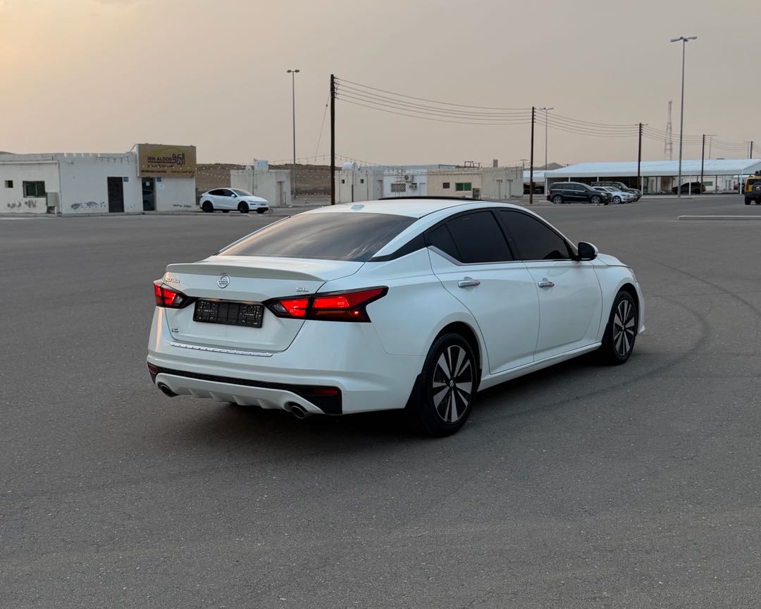 Car Image 2019 NISSAN ALTIMA SL