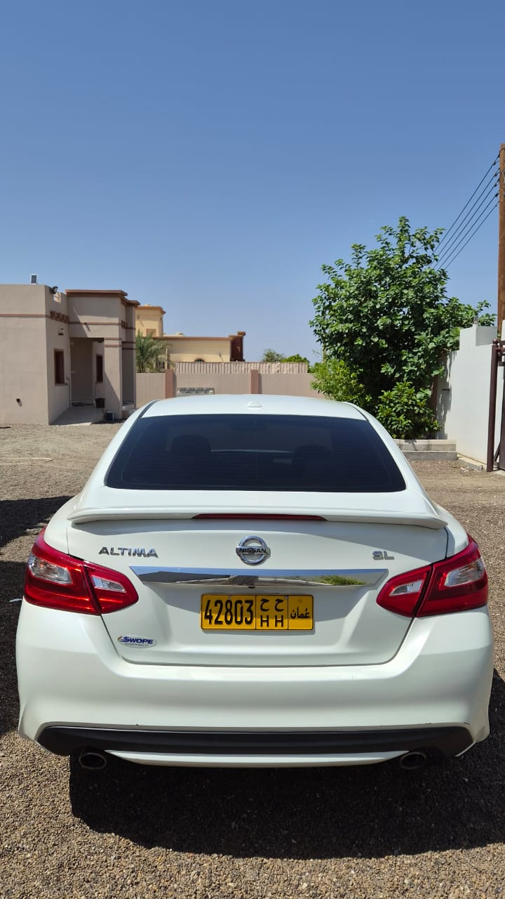 Car Image 2017 NISSAN ALTIMA SV