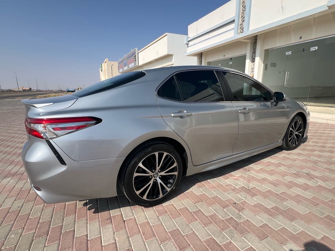 Car Image 2018 TOYOTA CAMRY SE