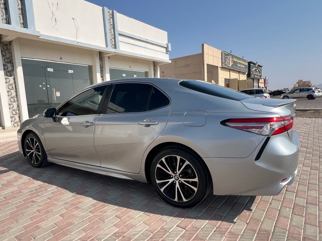 Car Image 2018 TOYOTA CAMRY SE