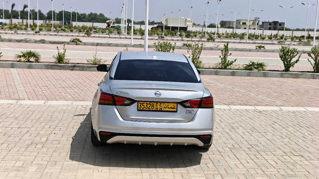 Car Image 2019 NISSAN ALTIMA SV