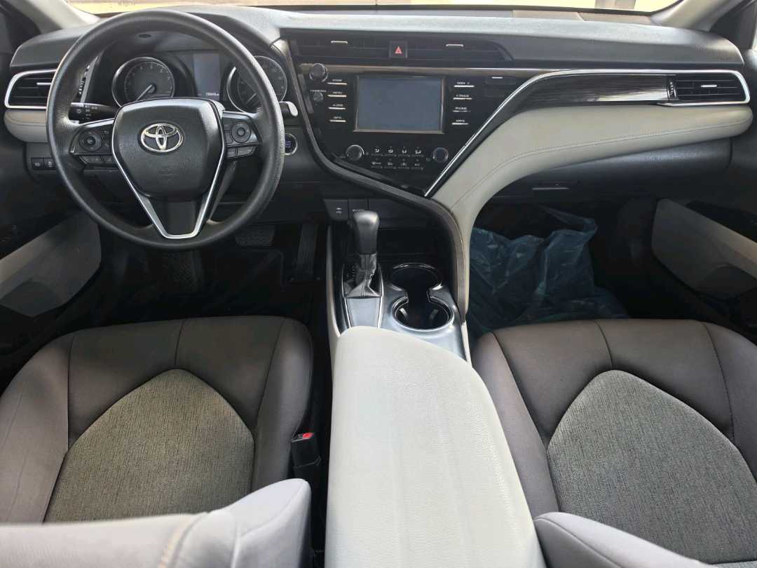 Car Image 2018 TOYOTA CAMRY LE