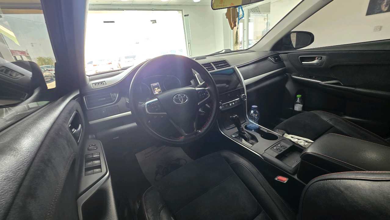 Car Image 2016 TOYOTA CAMRY XLE