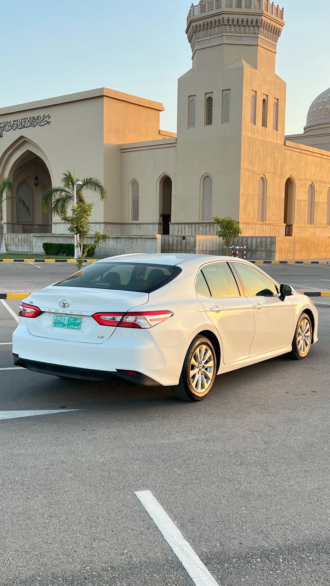 Car Image 2018 TOYOTA CAMRY LE