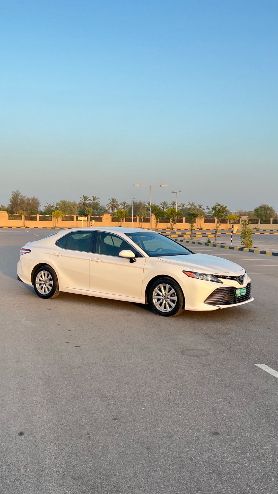 Car Image 2018 TOYOTA CAMRY LE