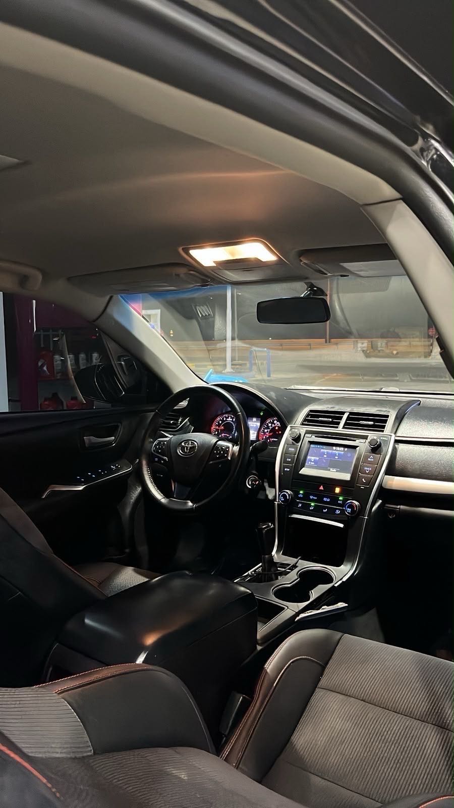 Car Image 2017 TOYOTA CAMRY SE