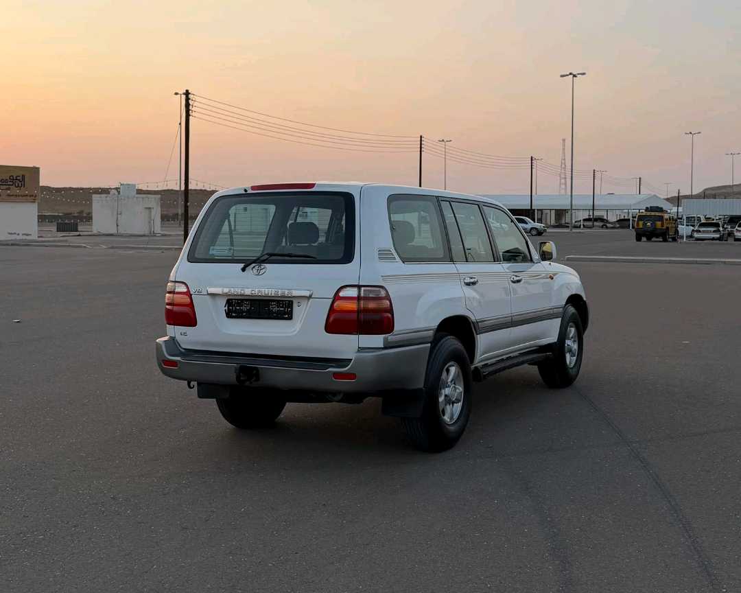 Car Image 1998 TOYOTA LAND CRUISER GX.R