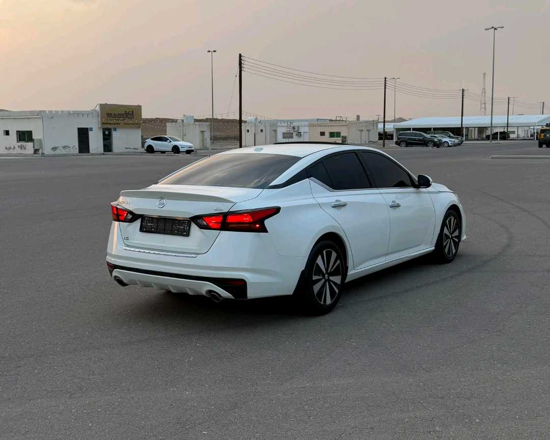 Car Image 2019 NISSAN ALTIMA SL