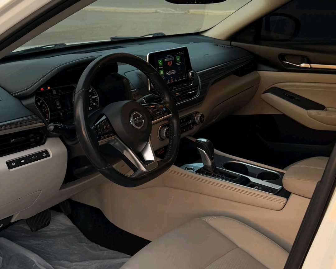 Car Image 2019 NISSAN ALTIMA SL