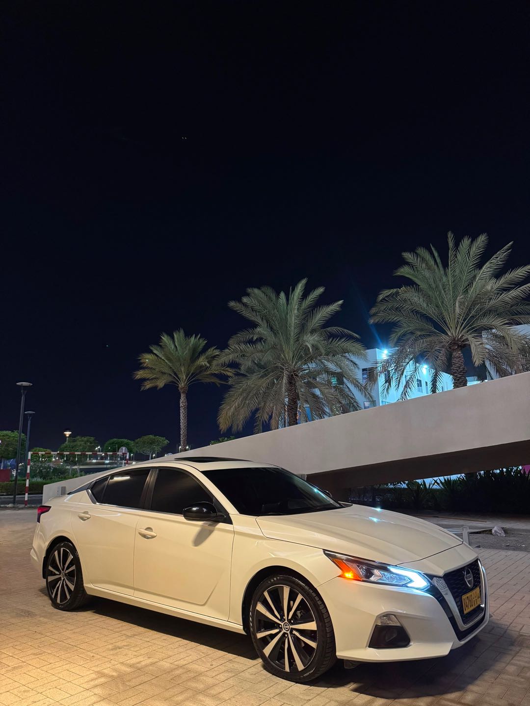 Car Image 2019 NISSAN ALTIMA SR