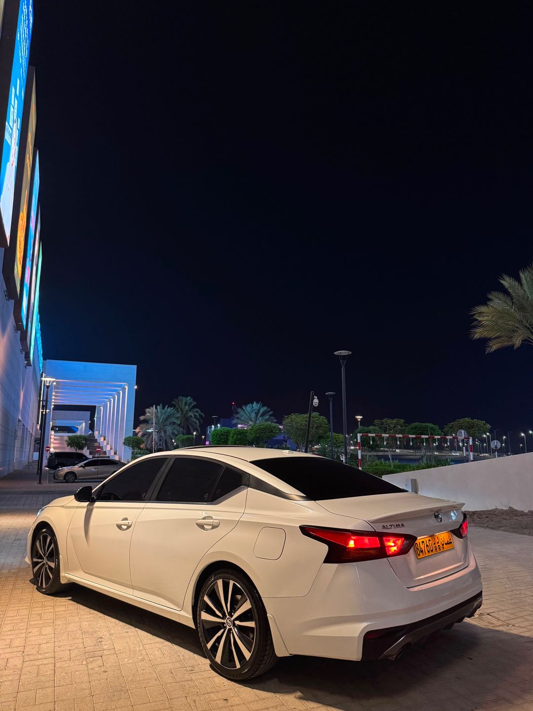 Car Image 2019 NISSAN ALTIMA SR