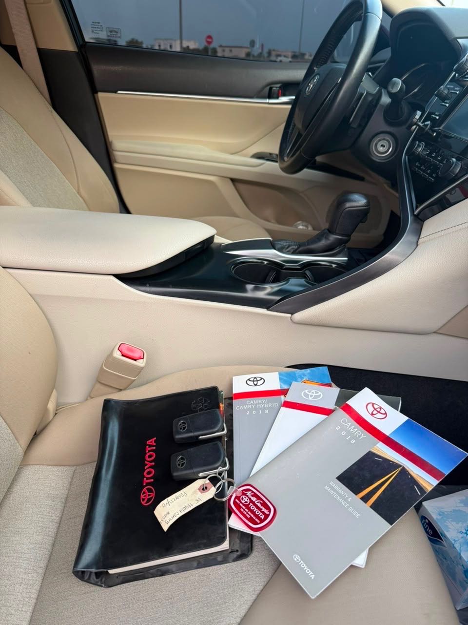 Car Image 2018 TOYOTA CAMRY LE