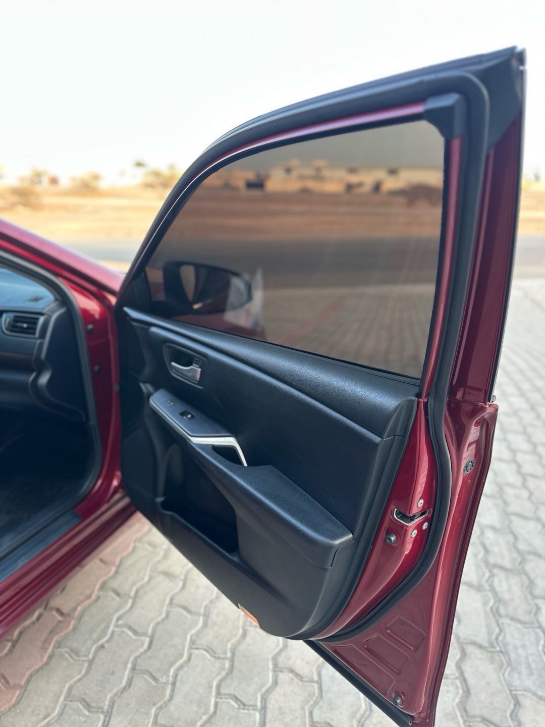 Car Image 2017 TOYOTA CAMRY LE