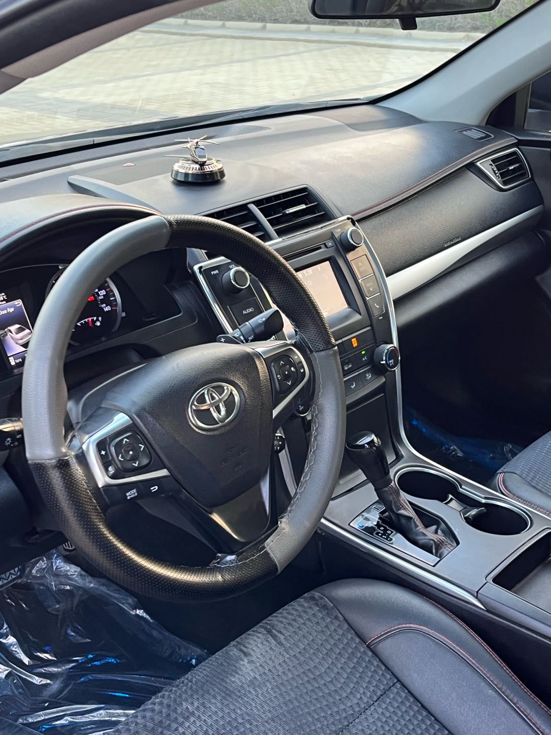 Car Image 2015 TOYOTA CAMRY SE