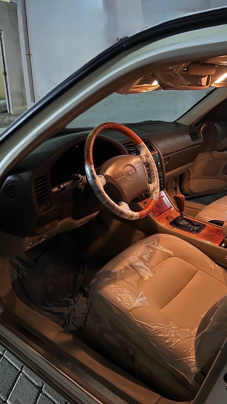Car Image 1999 LEXUS LS 400