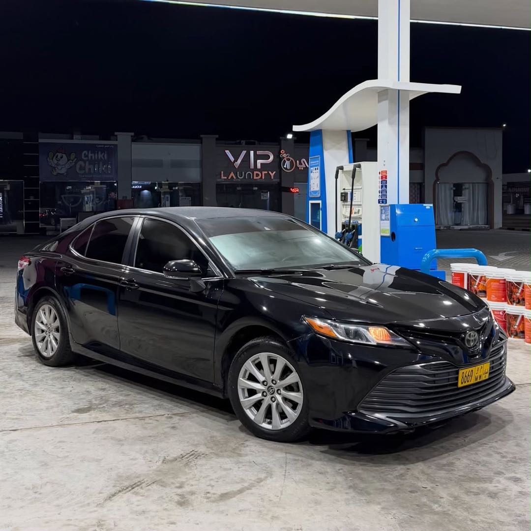 Car Image 2018 TOYOTA CAMRY LE